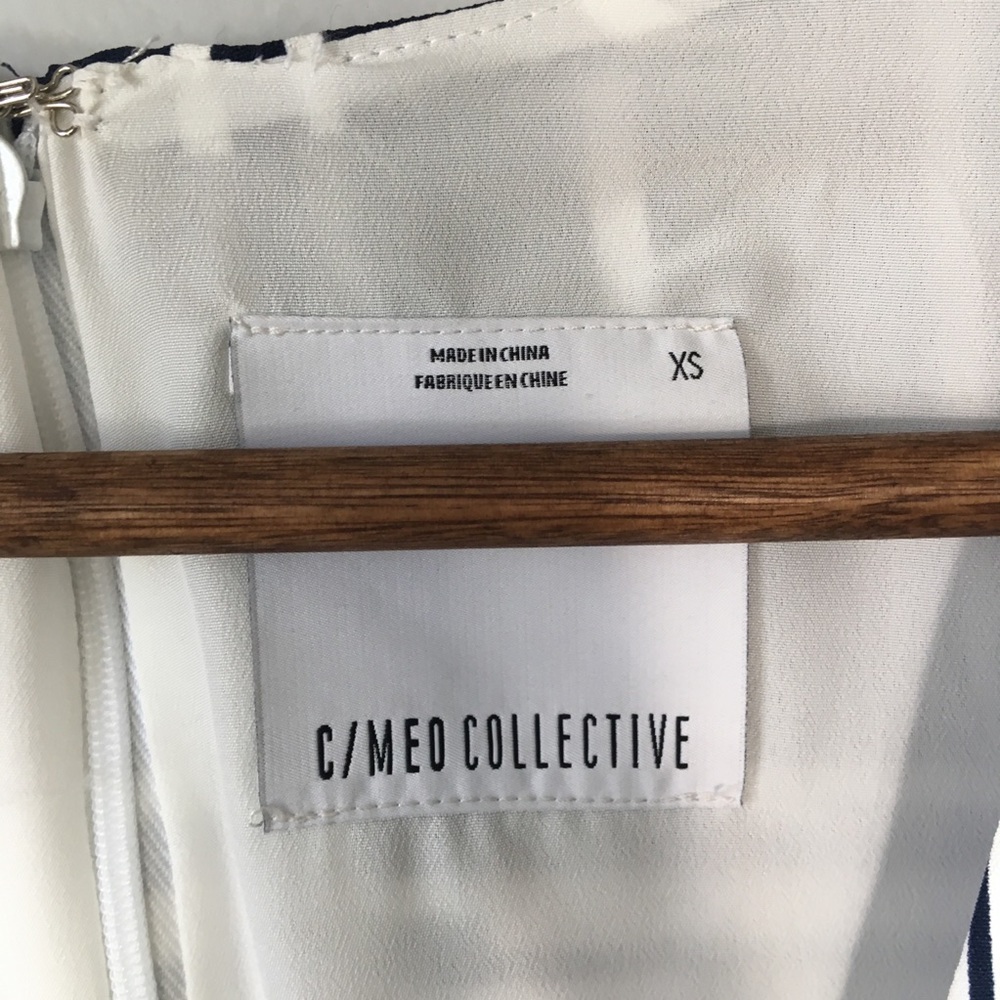 C/Meo Collective V Neck Wrap Grid Print Top - Picture 6 of 8